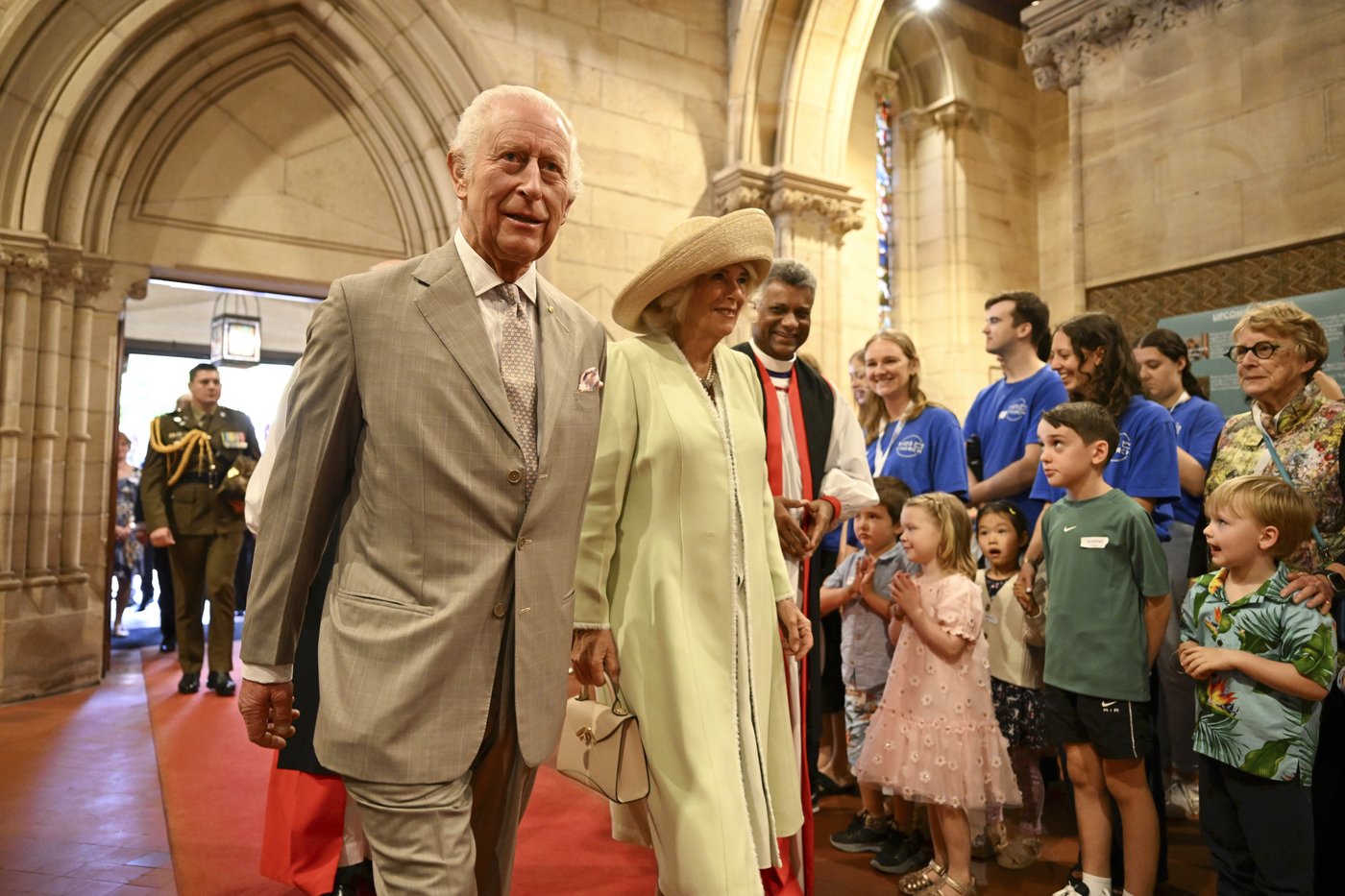 Children greet King Charles III and Queen Camilla outside a Sydney church | iNFOnews.ca Children greet King Charles III and Queen Camilla outside a Sydney church | iNFOnews.ca