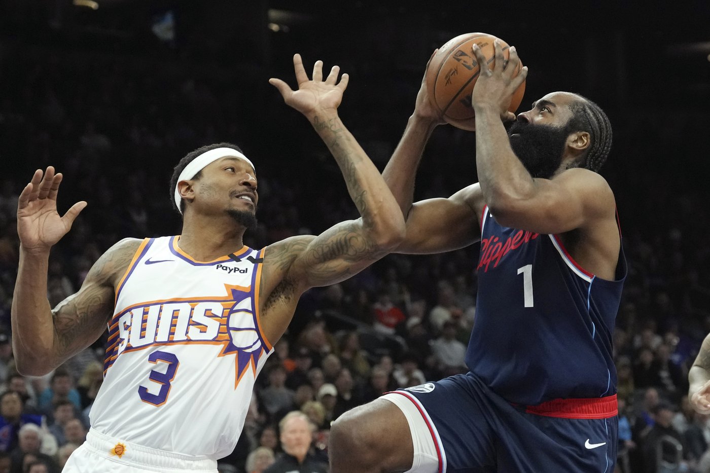 Devin Booker scores 26 and the Suns survive a late scare to beat the Clippers 111-109 | iNFOnews.ca