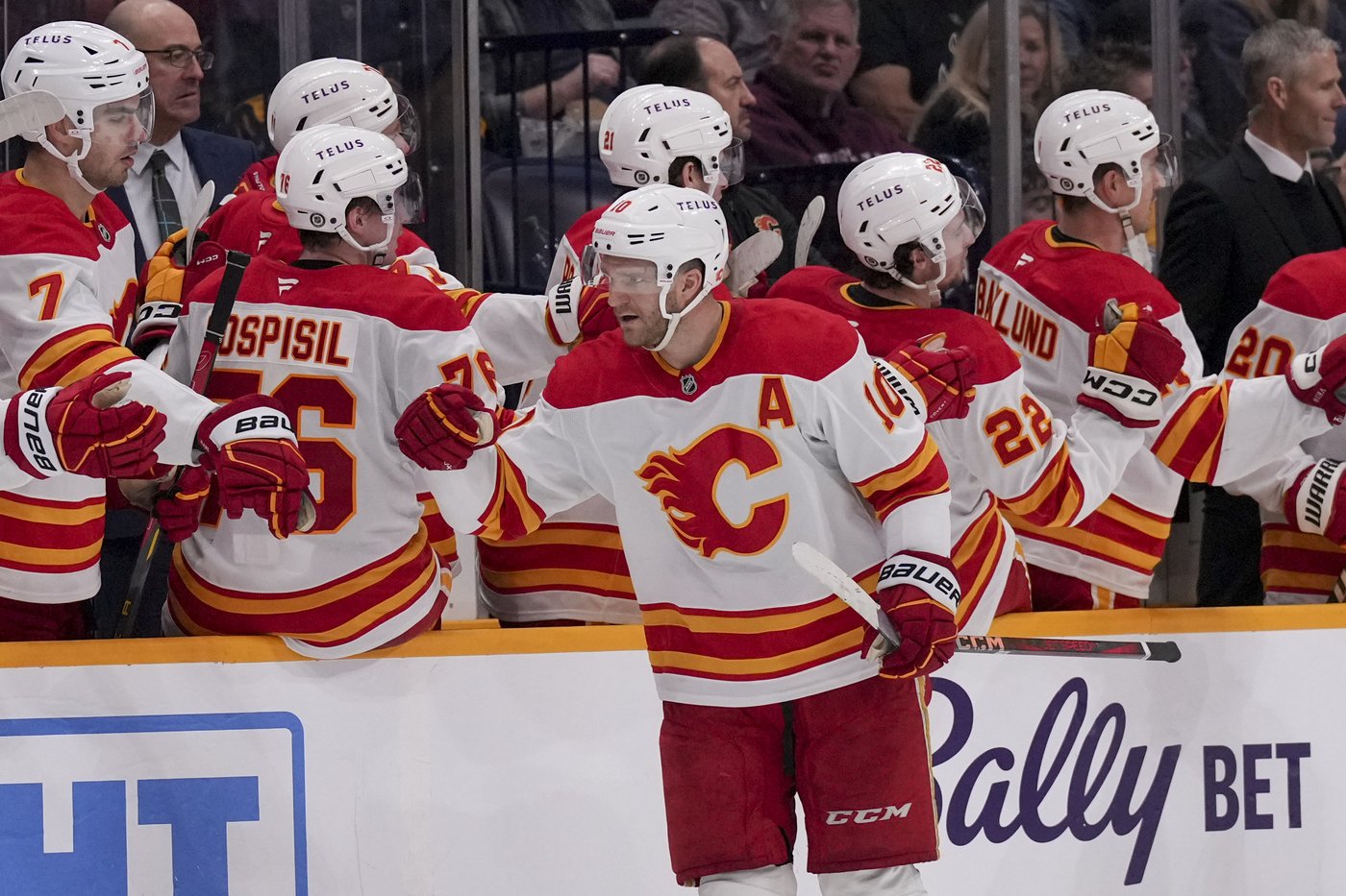 Huberdeau, Rooney lead Flames over Predators 4-3, snap eight-game road skid | iNFOnews.ca