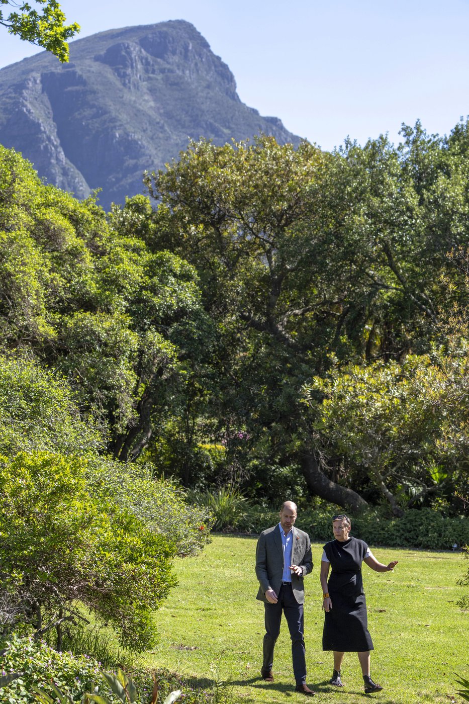 Prince William, in biodegradable sneakers, attends his Earthshot environment awards in South Africa | iNFOnews.ca Prince William, in biodegradable sneakers, attends his Earthshot environment awards in South Africa | iNFOnews.ca