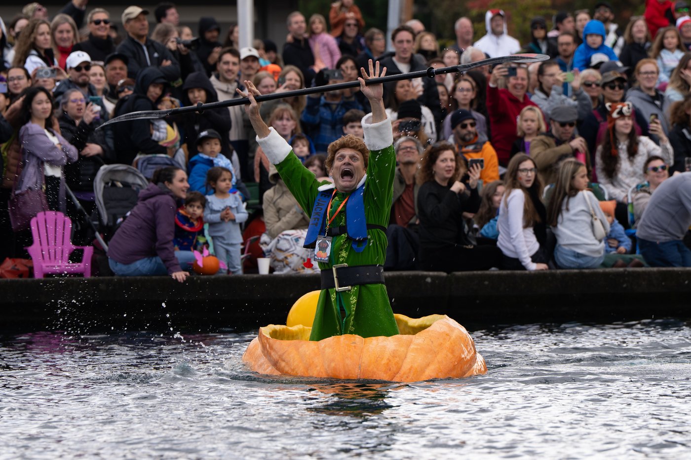 Giant, floating pumpkin races draw large crowds to annual event in Oregon | iNFOnews.ca