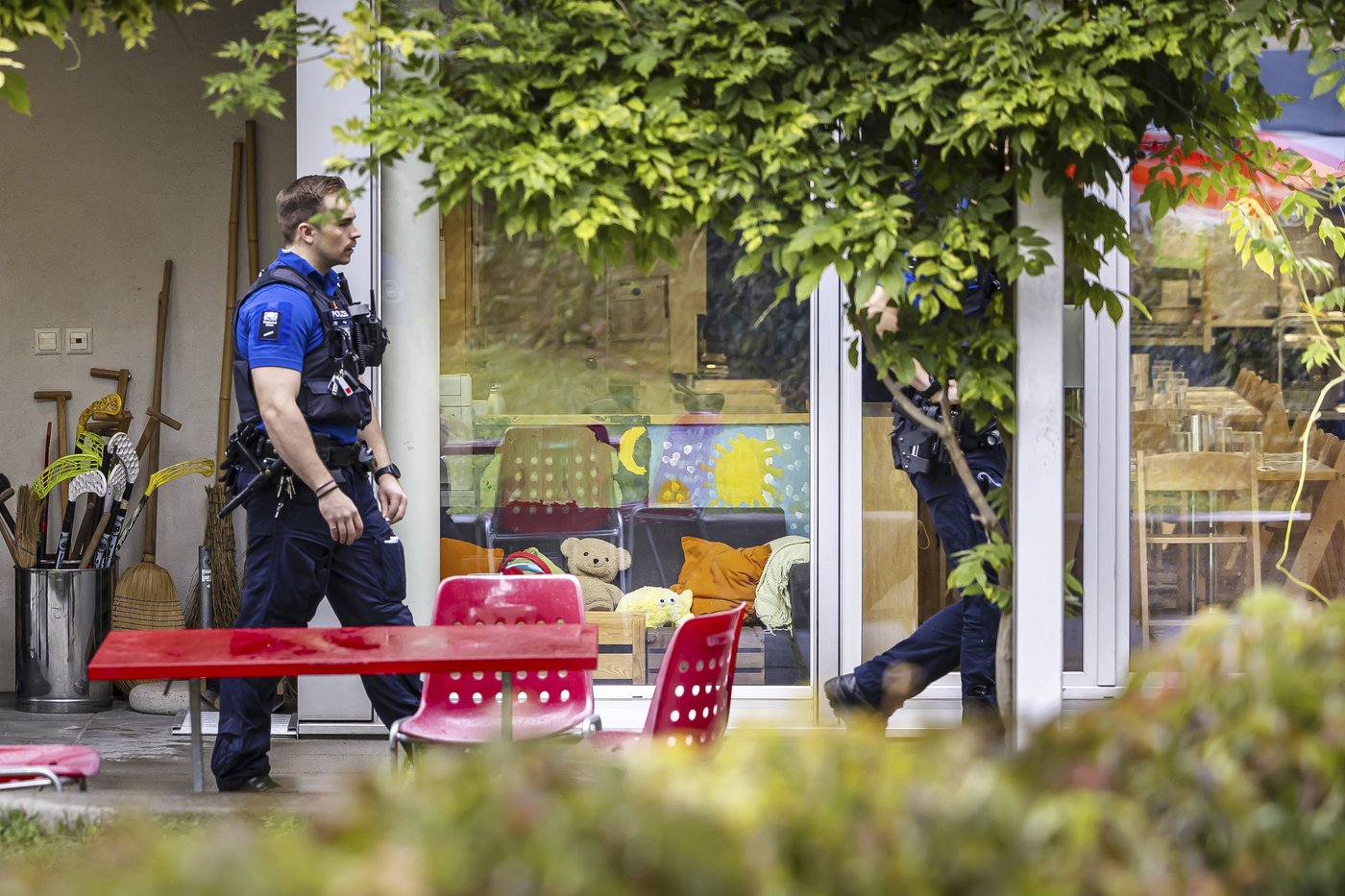 Swiss police say a man attacked and injured 3 children in Zurich | iNFOnews.ca