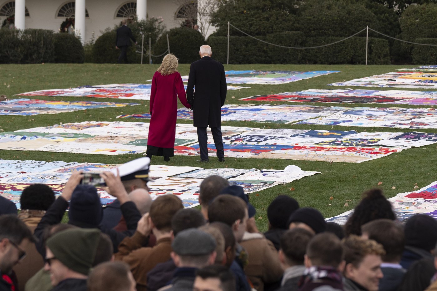 Biden displays AIDS Memorial Quilt at White House to observe World AIDS Day | iNFOnews.ca Biden displays AIDS Memorial Quilt at White House to observe World AIDS Day | iNFOnews.ca