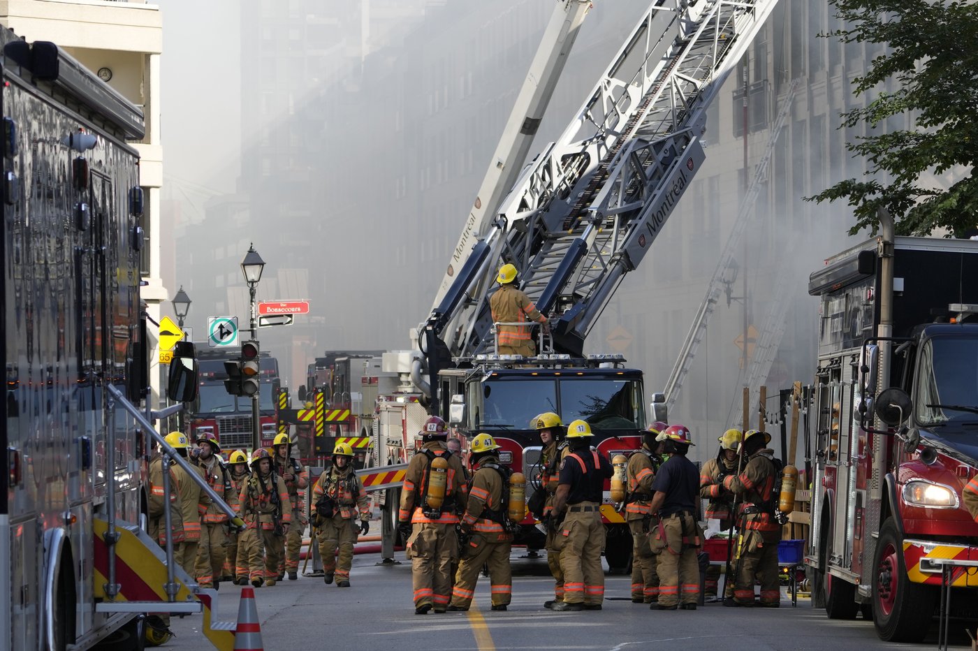 At least two dead in Old Montreal building fire, arson suspected | iNFOnews.ca