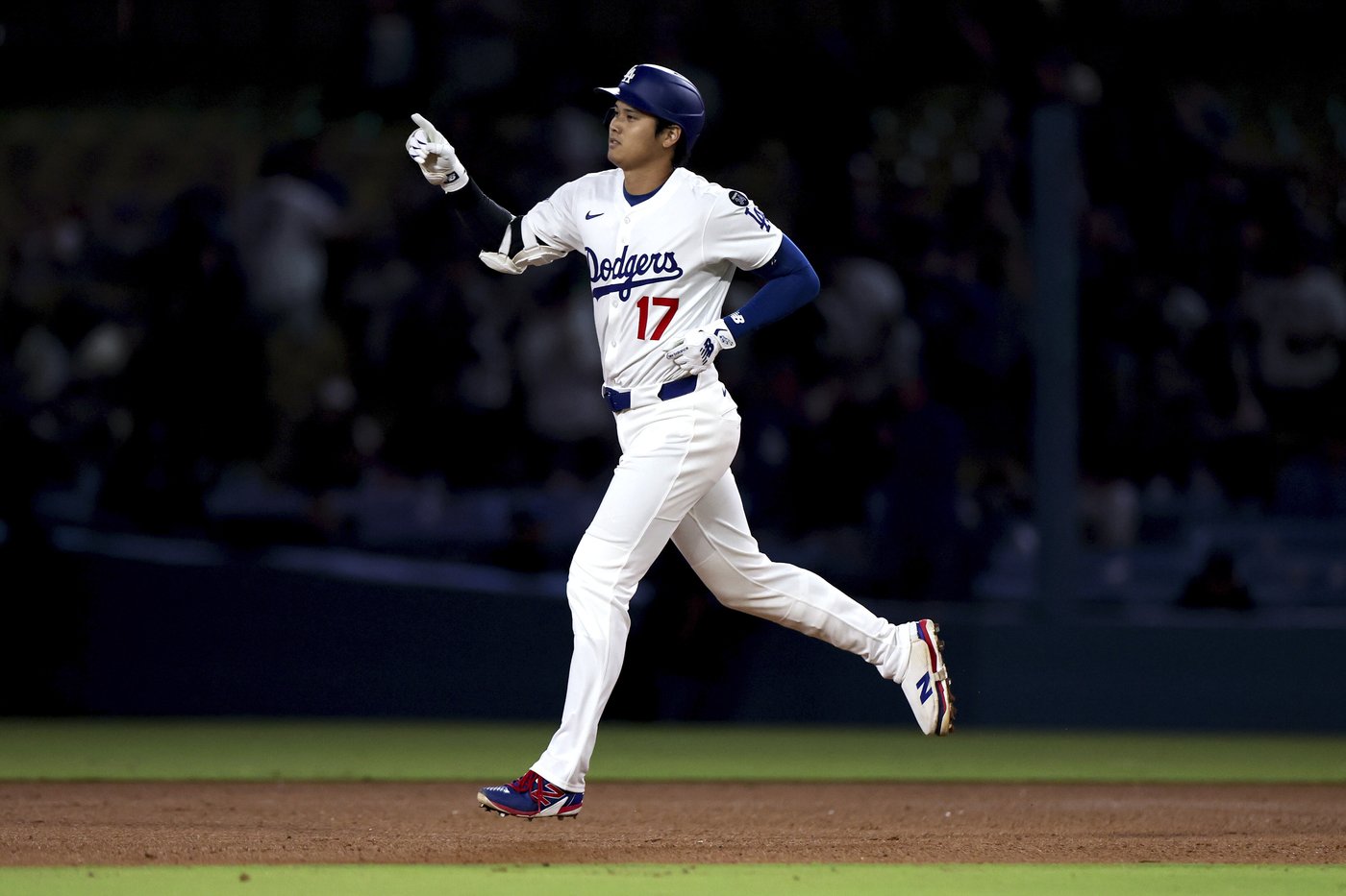 Shohei Ohtani homers in fifth consecutive game, tying a Los Angeles Dodgers franchise record | iNFOnews.ca