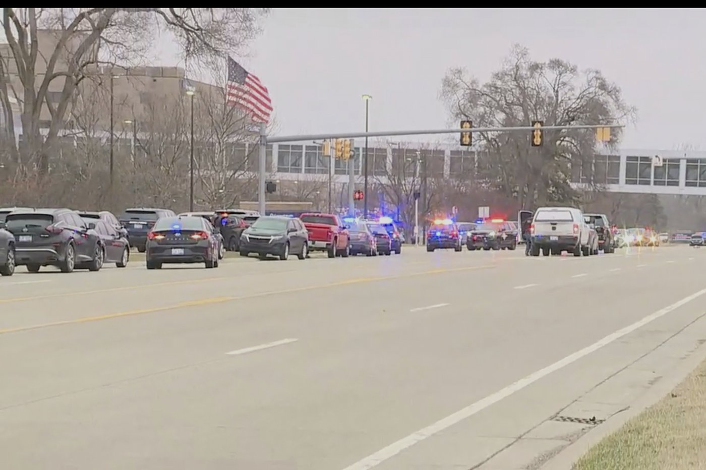 Detroit-area hospital resumes operations after an employee is shot in the parking garage | iNFOnews.ca