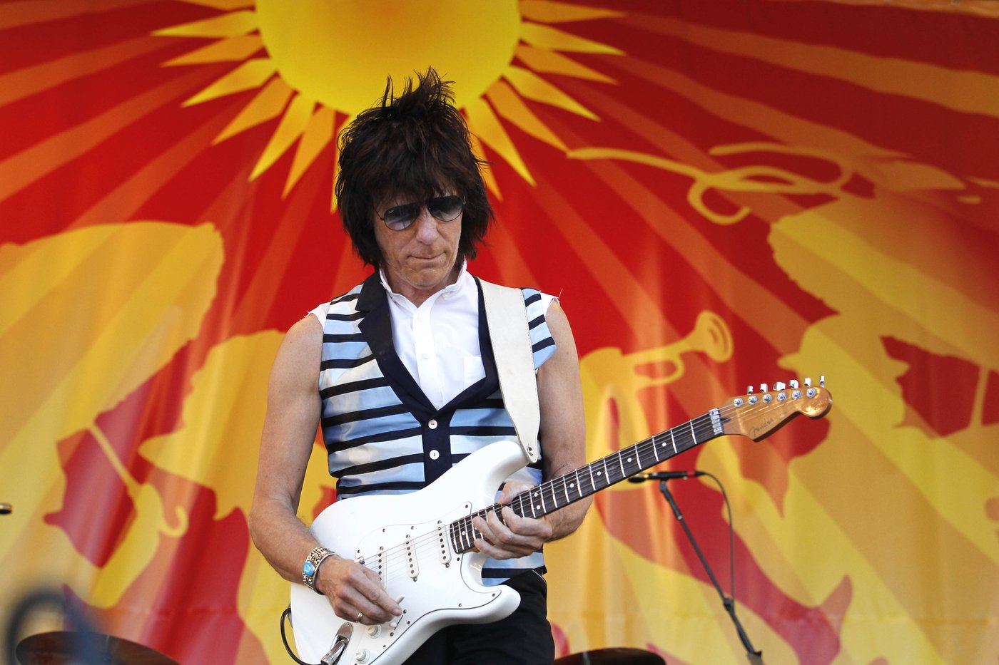 Jeff Beck was one of rock's greatest guitarists. Now his instruments are up for auction | iNFOnews.ca