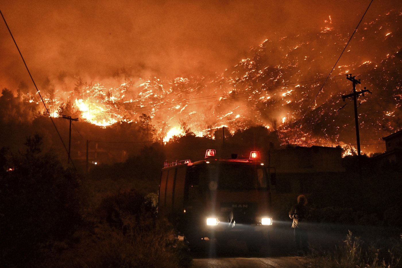 Wildfire in southern Greece leaves 2 people dead | iNFOnews.ca Wildfire in southern Greece leaves 2 people dead | iNFOnews.ca