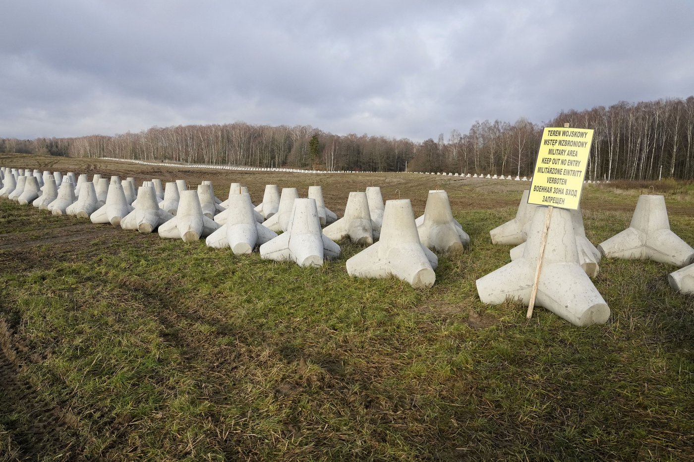 Poland's prime minister visits defensive fortifications on border with Russia | iNFOnews.ca Poland's prime minister visits defensive fortifications on border with Russia | iNFOnews.ca