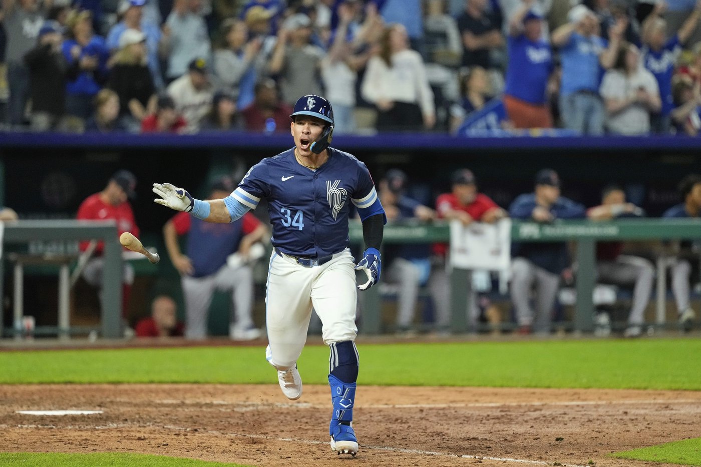 Fermin hits a 12th-inning single to give Royals 2-1 win over Red Sox, 16th win in last 18 games | iNFOnews.ca