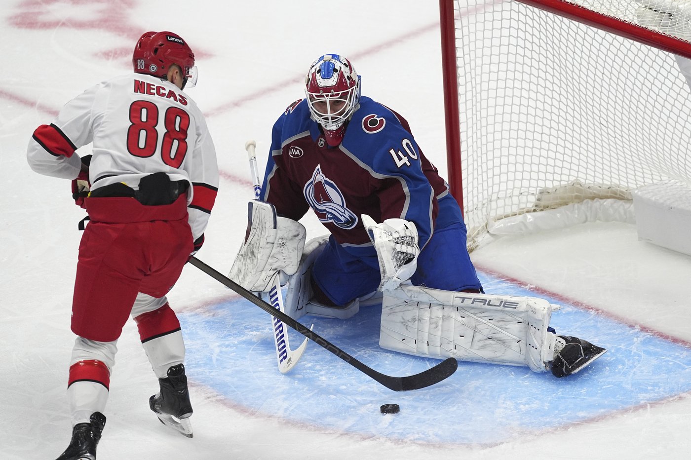 Avalanche score 5 goals in second period and end Hurricanes' 8-game win streak, 6-4 | iNFOnews.ca Avalanche score 5 goals in second period and end Hurricanes' 8-game win streak, 6-4 | iNFOnews.ca