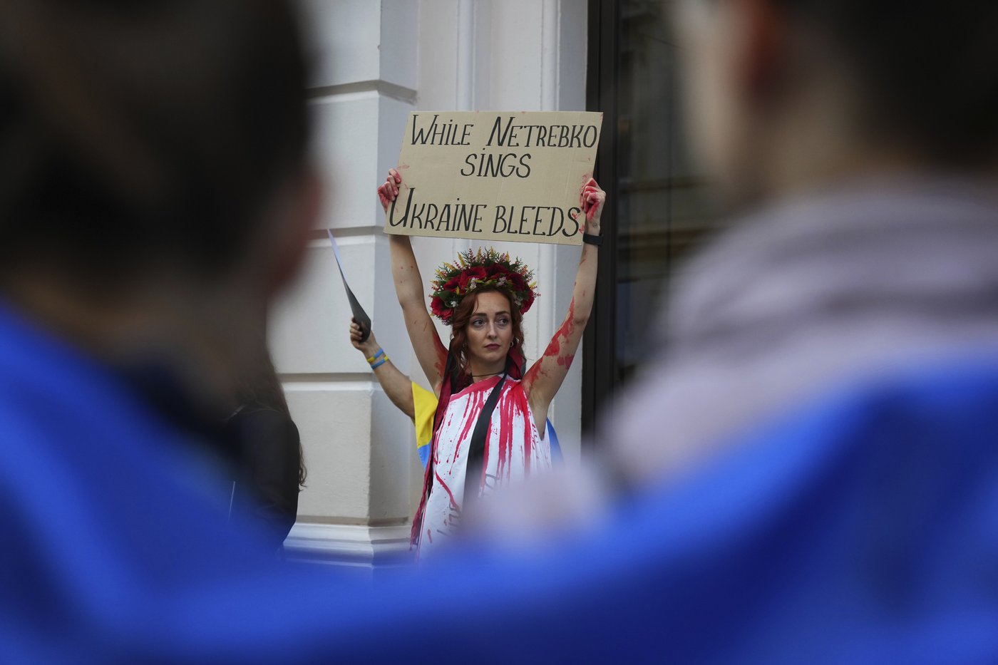 Royal Opera appearance by Russian soprano Anna Netrebko draws pro-Ukraine demonstration | iNFOnews.ca