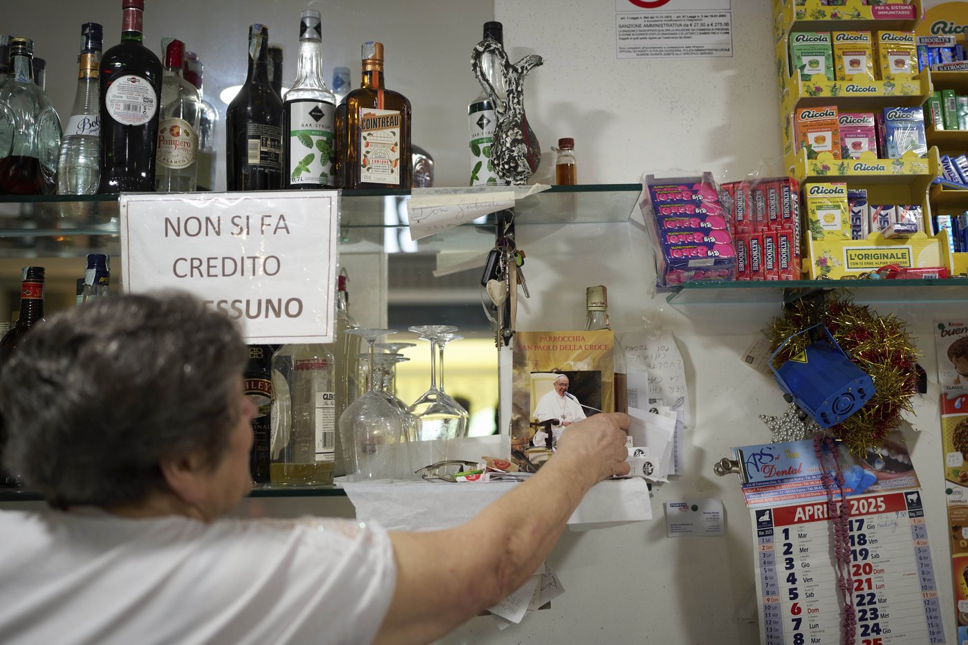 At Mass in housing projects and tourist hotspots, Romans pray next pope focuses on poverty and peace | iNFOnews.ca