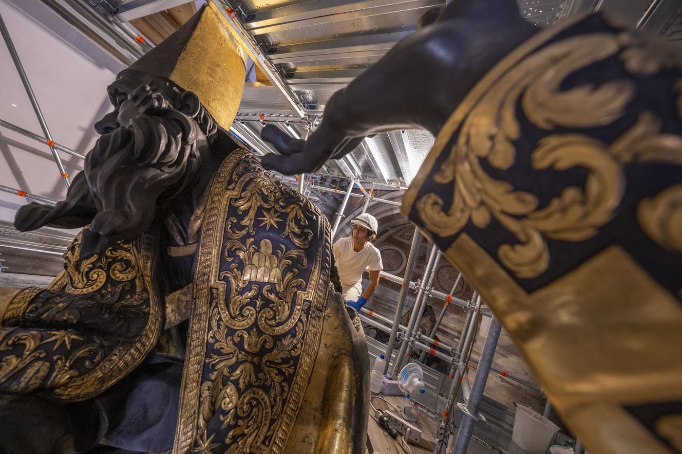 Restorers complete work on the canopy covering St. Peter's main altar ahead of the 2025 Jubilee | iNFOnews.ca