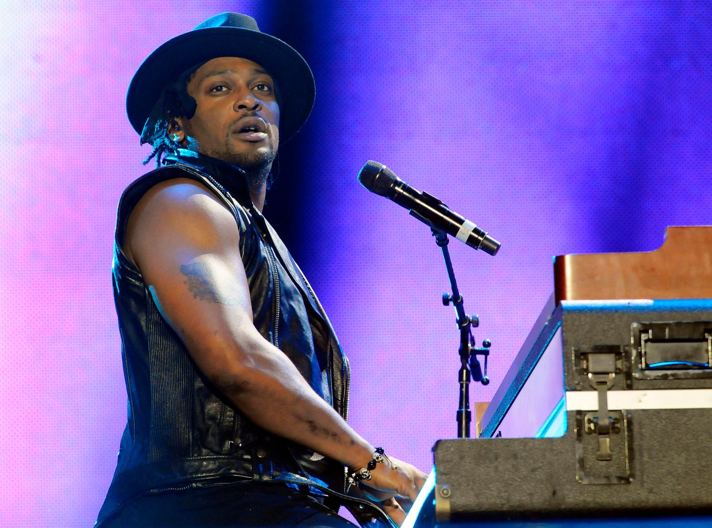 D’Angelo, Grammy-winning R&B singer who became an icon with ‘Untitled (How Does It Feel),’ dies | iNFOnews.ca