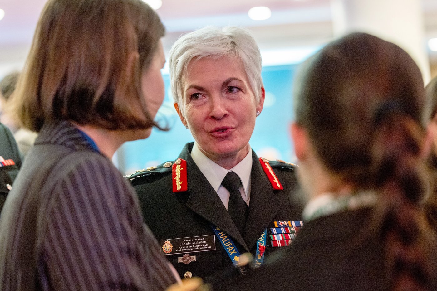 Canada's top general takes on U.S. senator in defending womens' role in combat units | iNFOnews.ca