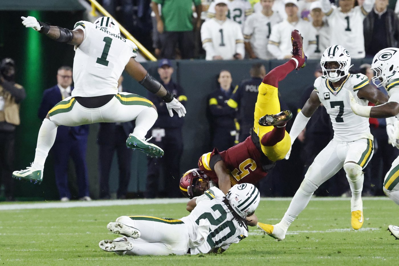 Commanders QB Jayden Daniels has a knee injury and his status for game vs. Raiders is unknown | iNFOnews.ca