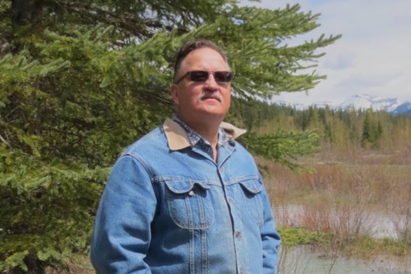 'Courageous and strong' B.C. man dies three weeks after fighting off grizzly bear | iNFOnews.ca 'Courageous and strong' B.C. man dies three weeks after fighting off grizzly bear | iNFOnews.ca