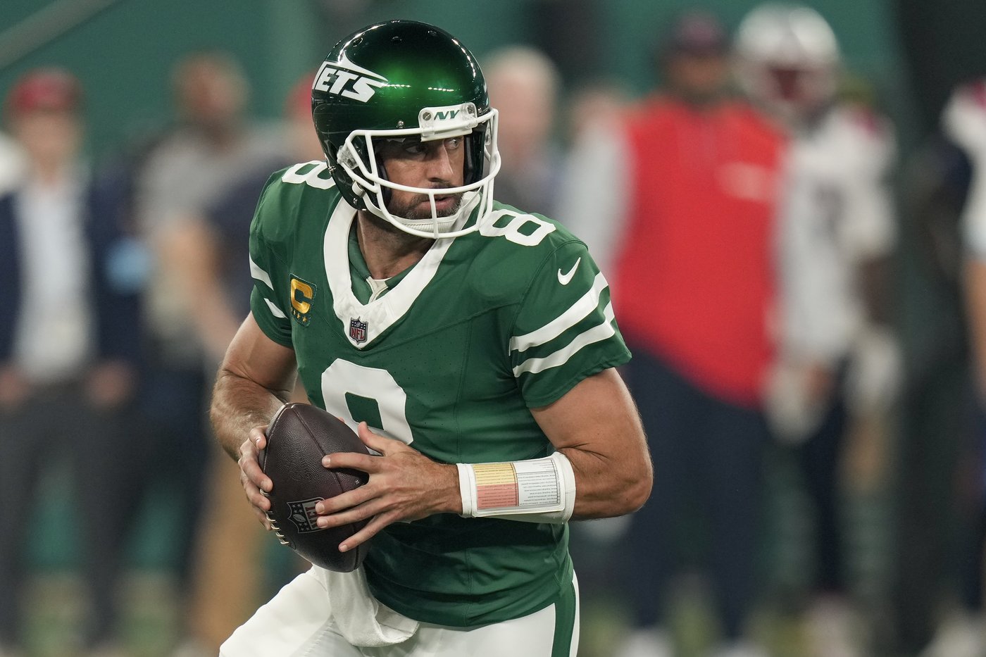 Jets' Aaron Rodgers returns to huge cheers for 1st home game since Achilles tendon injury last year | iNFOnews.ca Jets' Aaron Rodgers returns to huge cheers for 1st home game since Achilles tendon injury last year | iNFOnews.ca