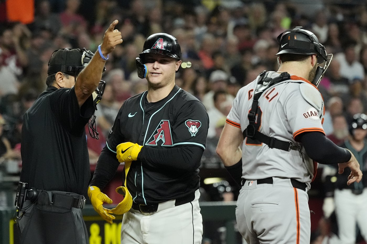 Chapman's inside-the-park HR lifts Giants to 6-3 win, Diamondbacks lose ground in NL playoff race | iNFOnews.ca Chapman's inside-the-park HR lifts Giants to 6-3 win, Diamondbacks lose ground in NL playoff race | iNFOnews.ca