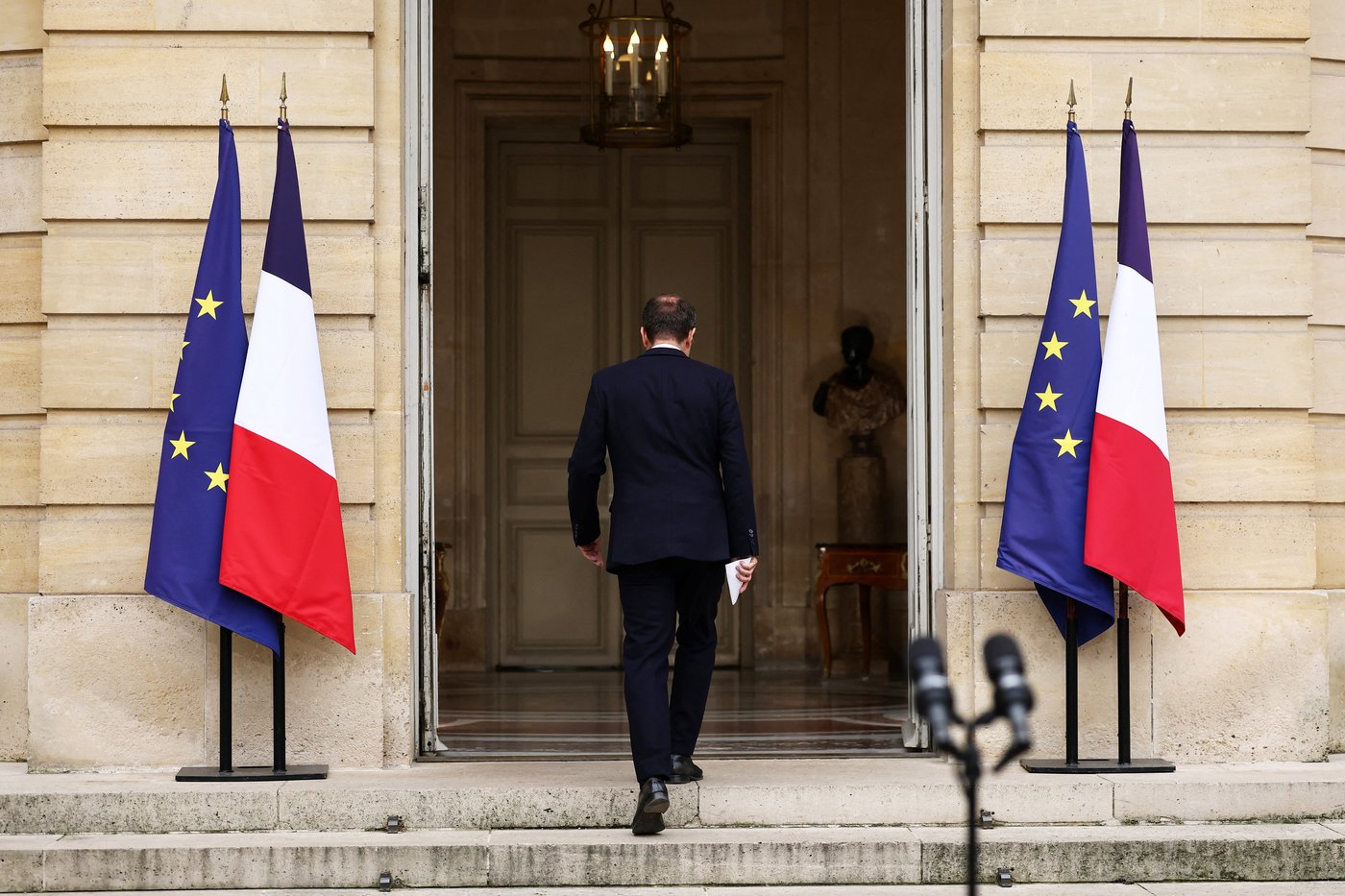 Macron's political isolation deepens as allies abandon him, with some calling for his resignation | iNFOnews.ca Macron's political isolation deepens as allies abandon him, with some calling for his resignation | iNFOnews.ca