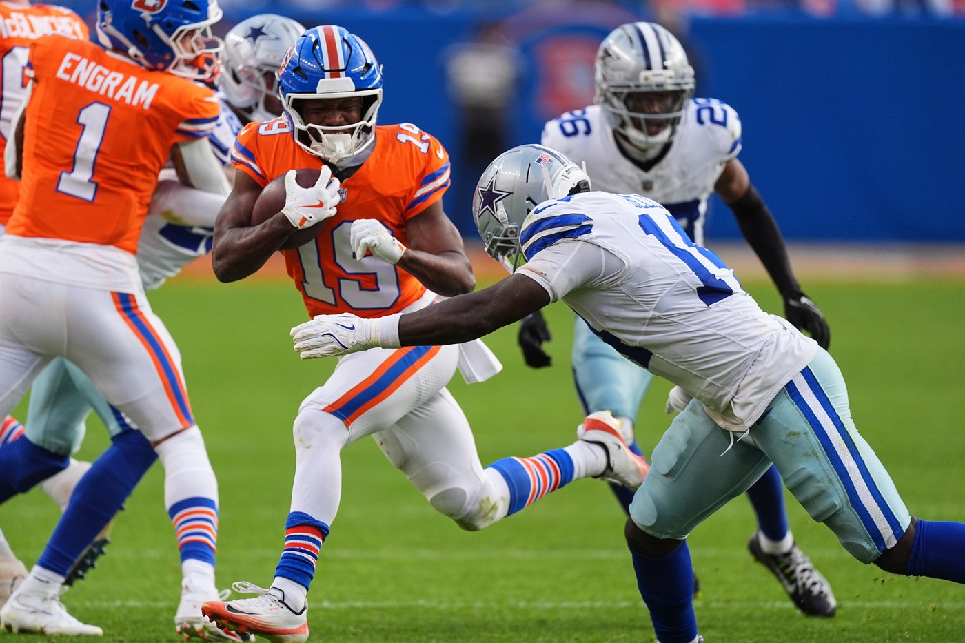 Texans' top-rated defense faces challenge in Broncos, who have won 5 straight | iNFOnews.ca