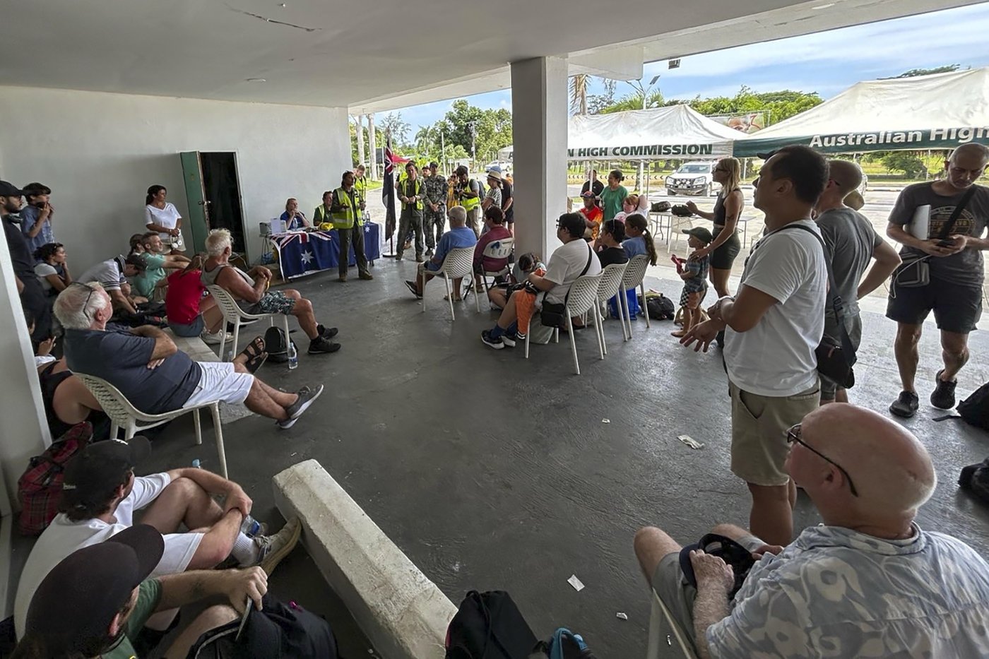 Number of dead and missing still unclear as first aid arrives in quake-hit Pacific nation of Vanuatu | iNFOnews.ca