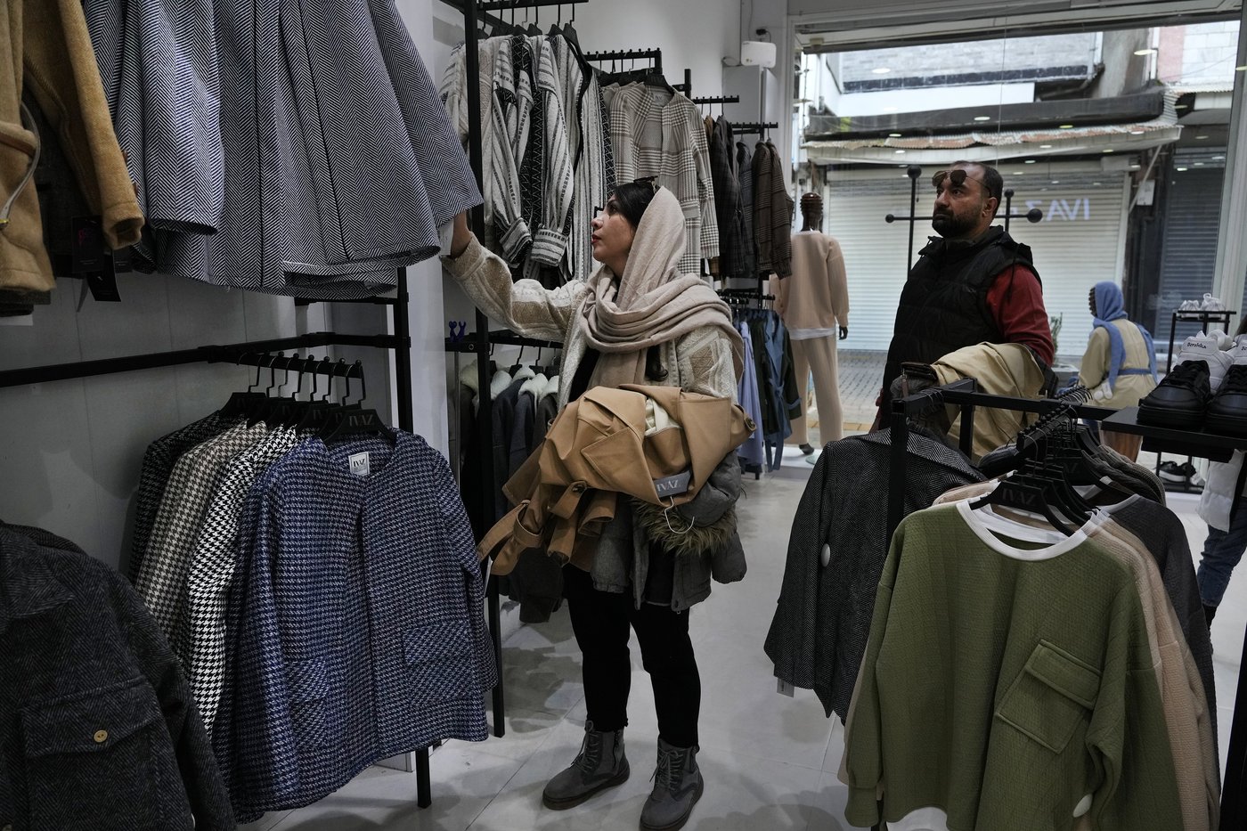 Iran pauses the process to implement a new, stricter headscarf law for women, official says | iNFOnews.ca Iran pauses the process to implement a new, stricter headscarf law for women, official says | iNFOnews.ca