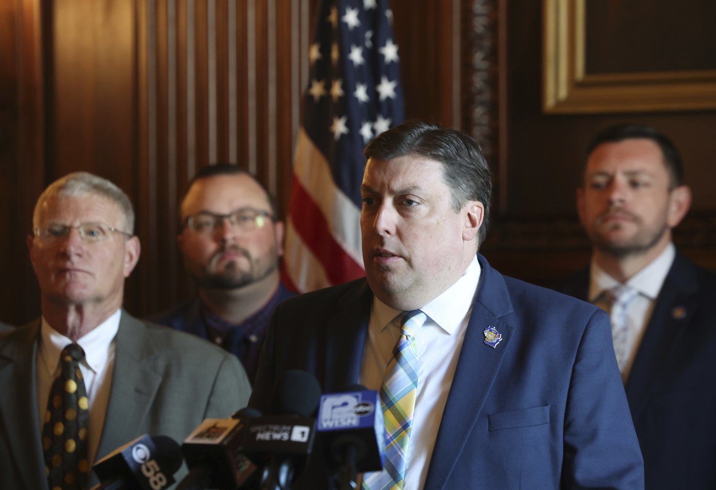 Wisconsin Senate passes state budget in rush to help hospitals | iNFOnews.ca Wisconsin Senate passes state budget in rush to help hospitals | iNFOnews.ca