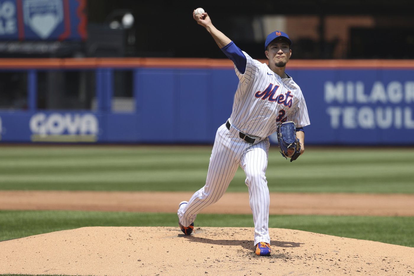 Kodai Senga leaves with hamstring strain as Mets hang on for 4-3 win to sweep Nats | iNFOnews.ca