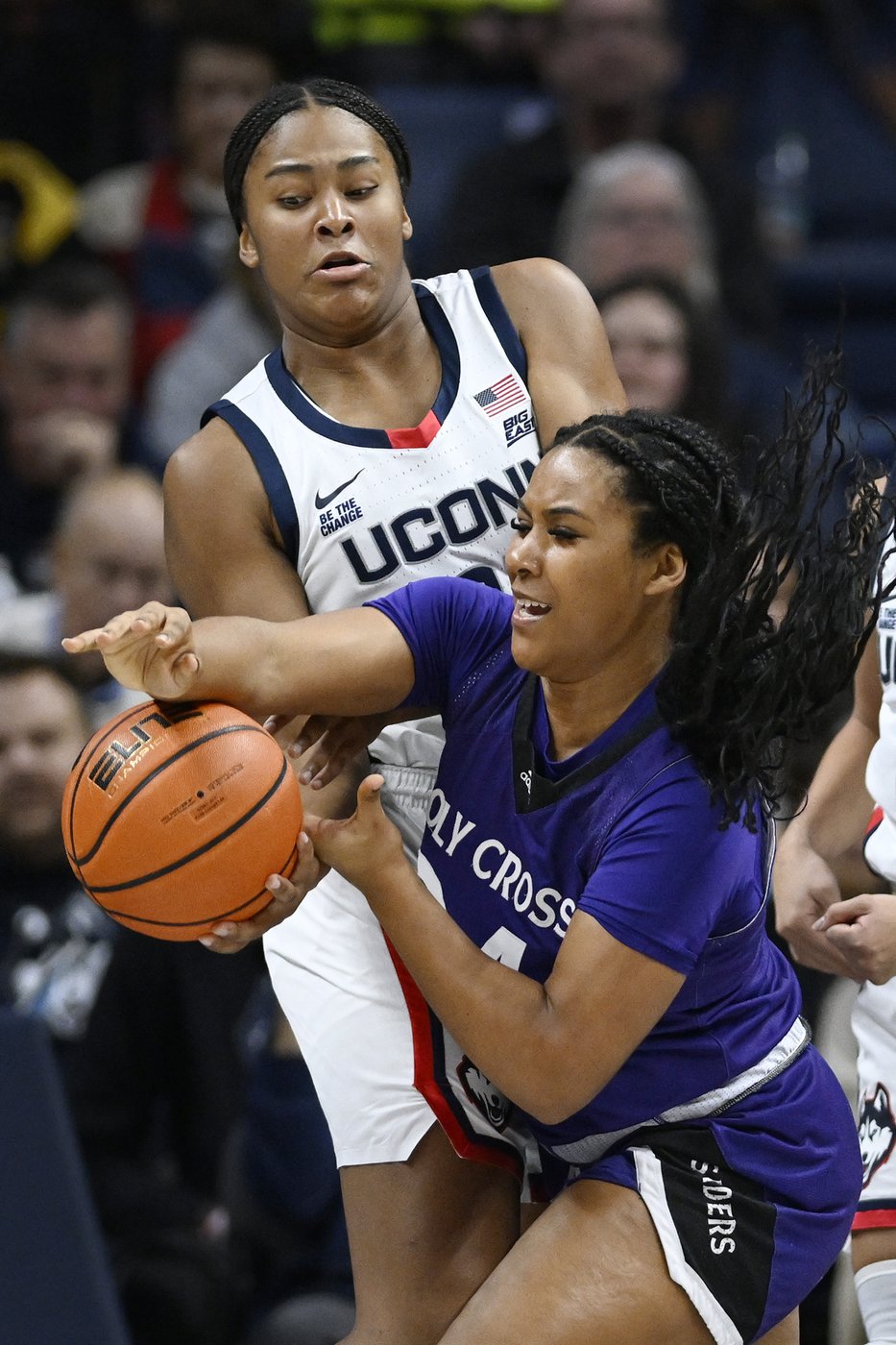 Freshman Sarah Strong scores 22 points to lead No. 2 UConn past Holy Cross 88-52 | iNFOnews.ca Freshman Sarah Strong scores 22 points to lead No. 2 UConn past Holy Cross 88-52 | iNFOnews.ca