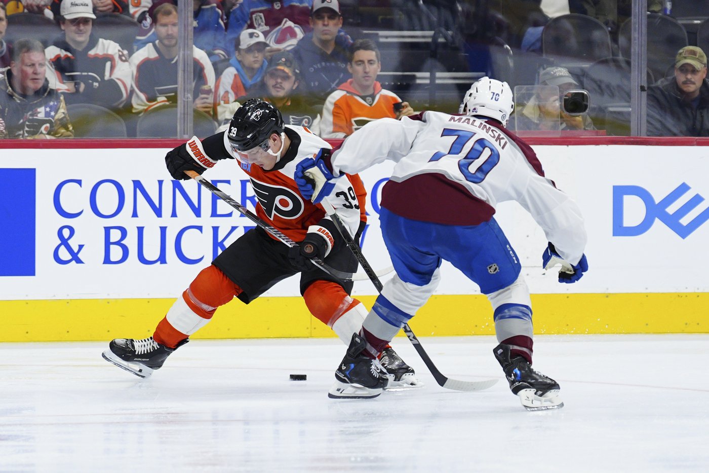 Makar scores 2 goals to lift Colorado past Flyers 3-2 in game marred by injured referee | iNFOnews.ca Makar scores 2 goals to lift Colorado past Flyers 3-2 in game marred by injured referee | iNFOnews.ca