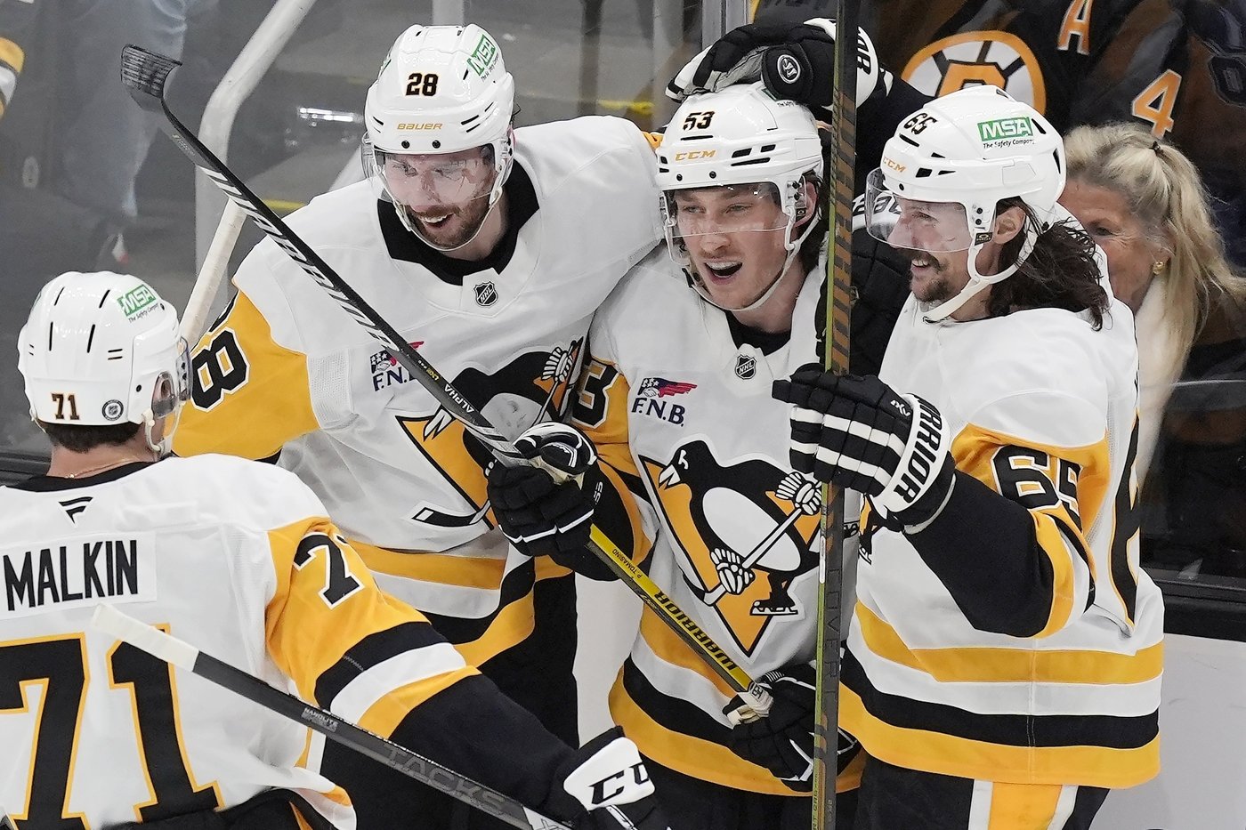 Tomasino scores 3rd period goal to give Penguins 2-1 win over Bruins | iNFOnews.ca