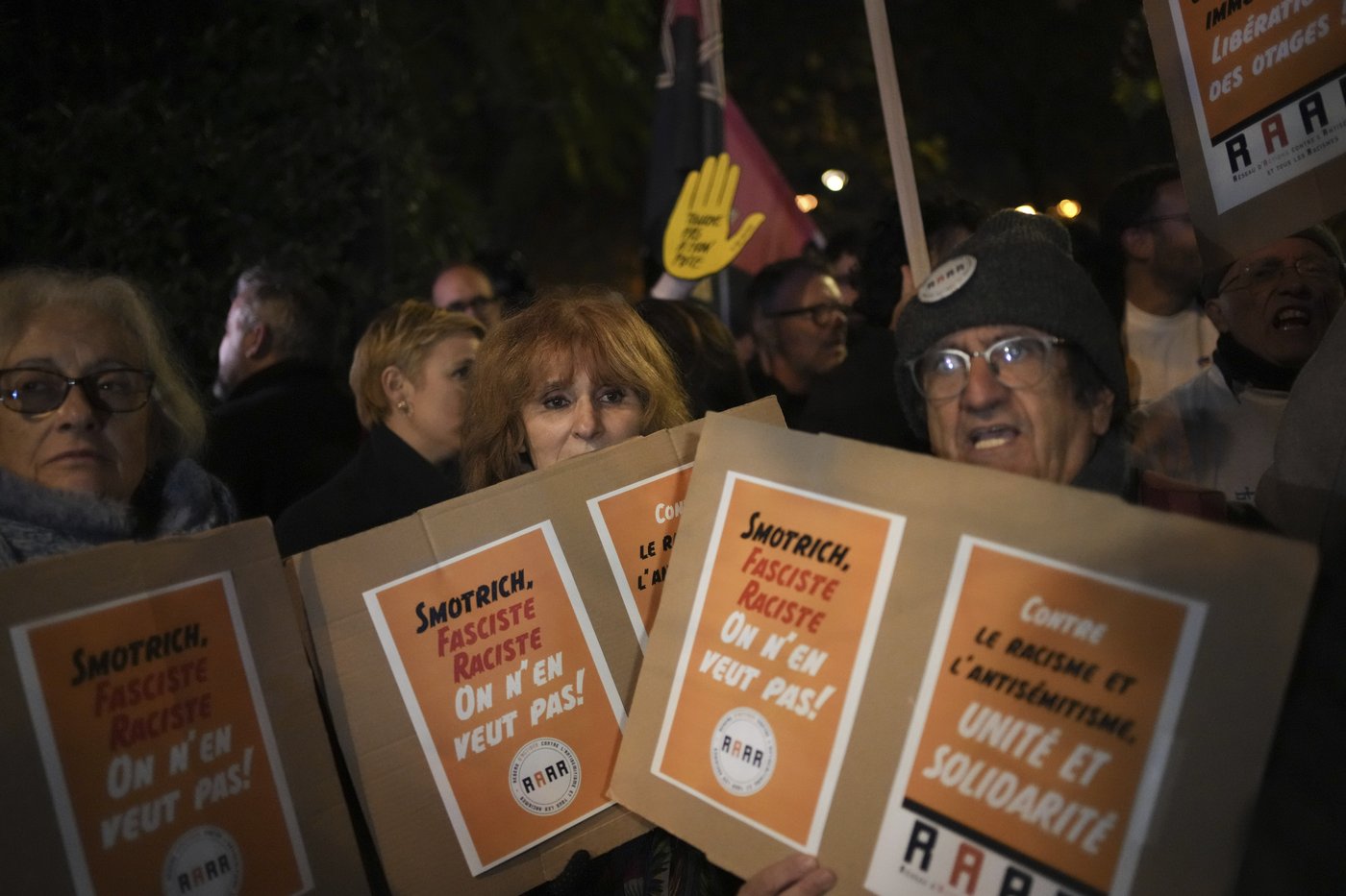 Protests erupt in Paris over pro-Israel gala organized by far-right figures | iNFOnews.ca