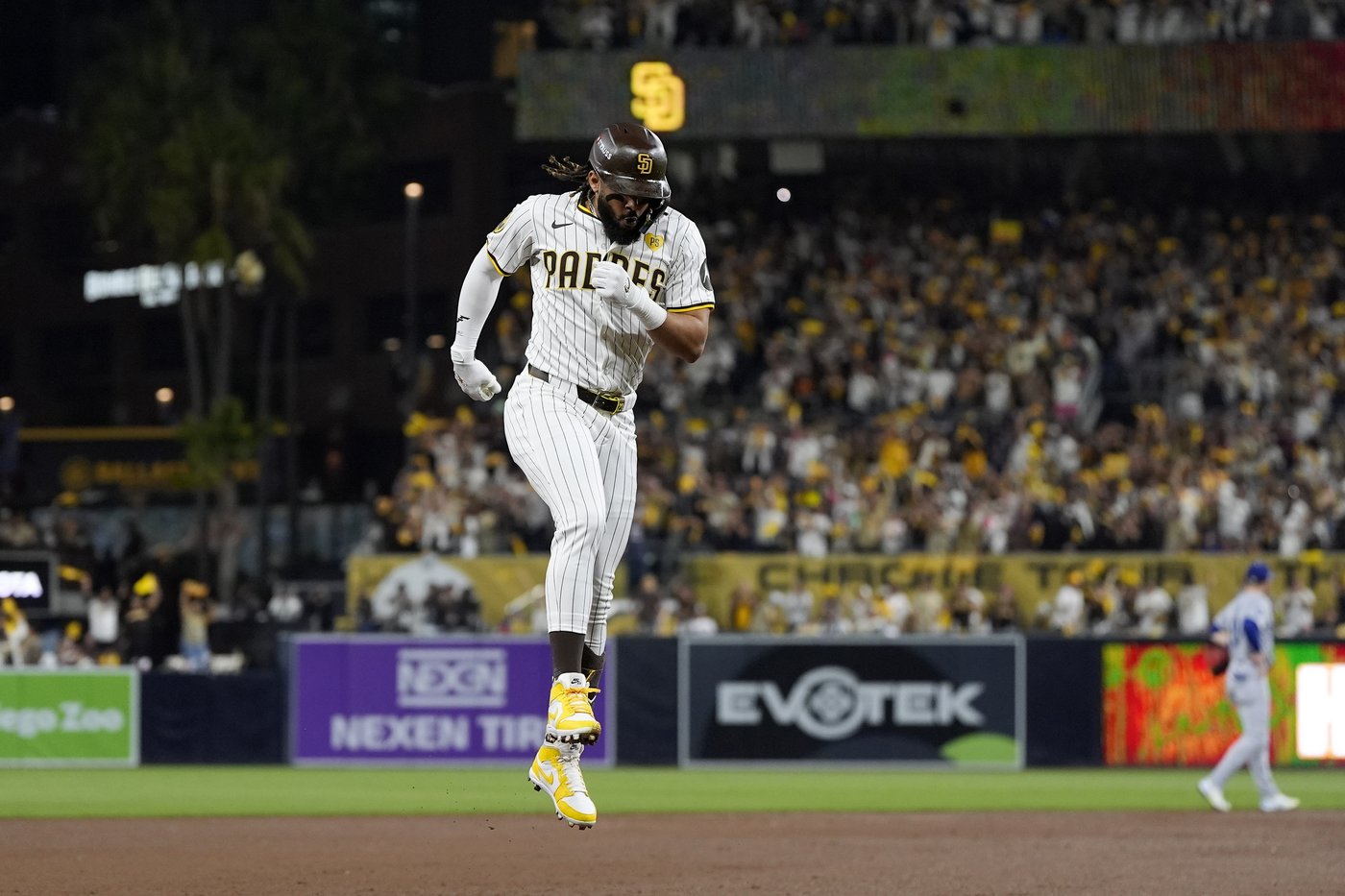 Tatis homers again as the Padres beat the Dodgers 6-5 for a 2-1 NLDS lead | iNFOnews.ca Tatis homers again as the Padres beat the Dodgers 6-5 for a 2-1 NLDS lead | iNFOnews.ca