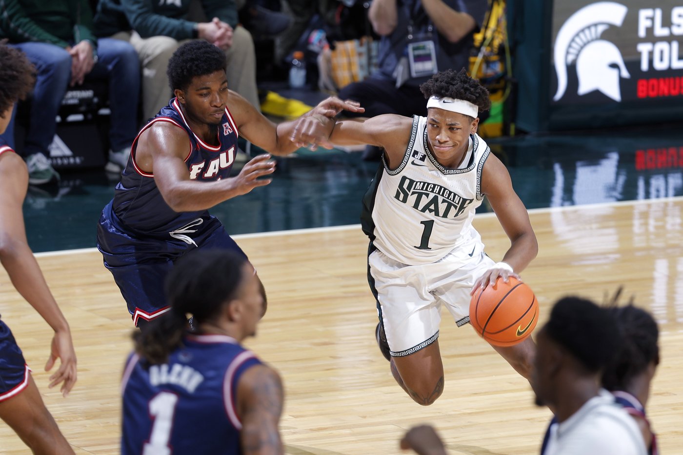 Coen Carr has 17 points, 8 rebounds to lead No. 20 Michigan State past Florida Atlantic 86-69 | iNFOnews.ca Coen Carr has 17 points, 8 rebounds to lead No. 20 Michigan State past Florida Atlantic 86-69 | iNFOnews.ca