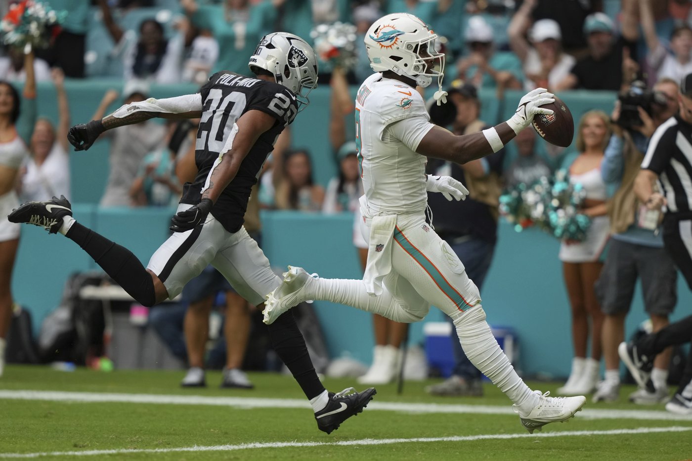 Tagovailoa throws 3 TDs to lead Dolphins past Raiders 34-19 for Miami's 2nd straight win | iNFOnews.ca Tagovailoa throws 3 TDs to lead Dolphins past Raiders 34-19 for Miami's 2nd straight win | iNFOnews.ca