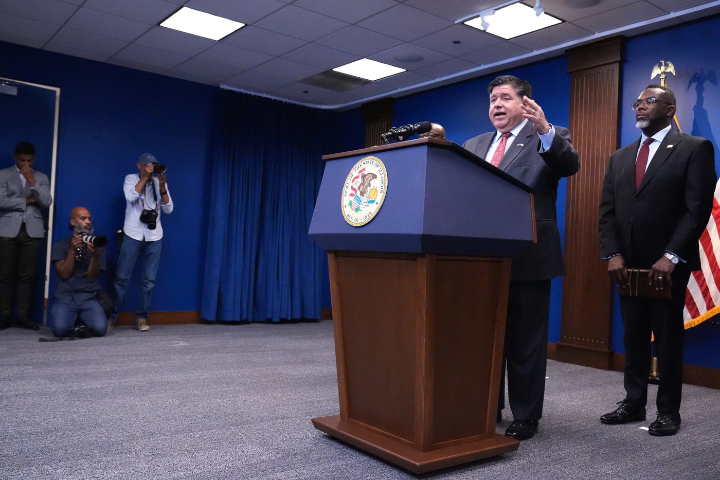 Trump says Illinois governor and Chicago mayor should be jailed as they oppose Guard deployment | iNFOnews.ca Trump says Illinois governor and Chicago mayor should be jailed as they oppose Guard deployment | iNFOnews.ca