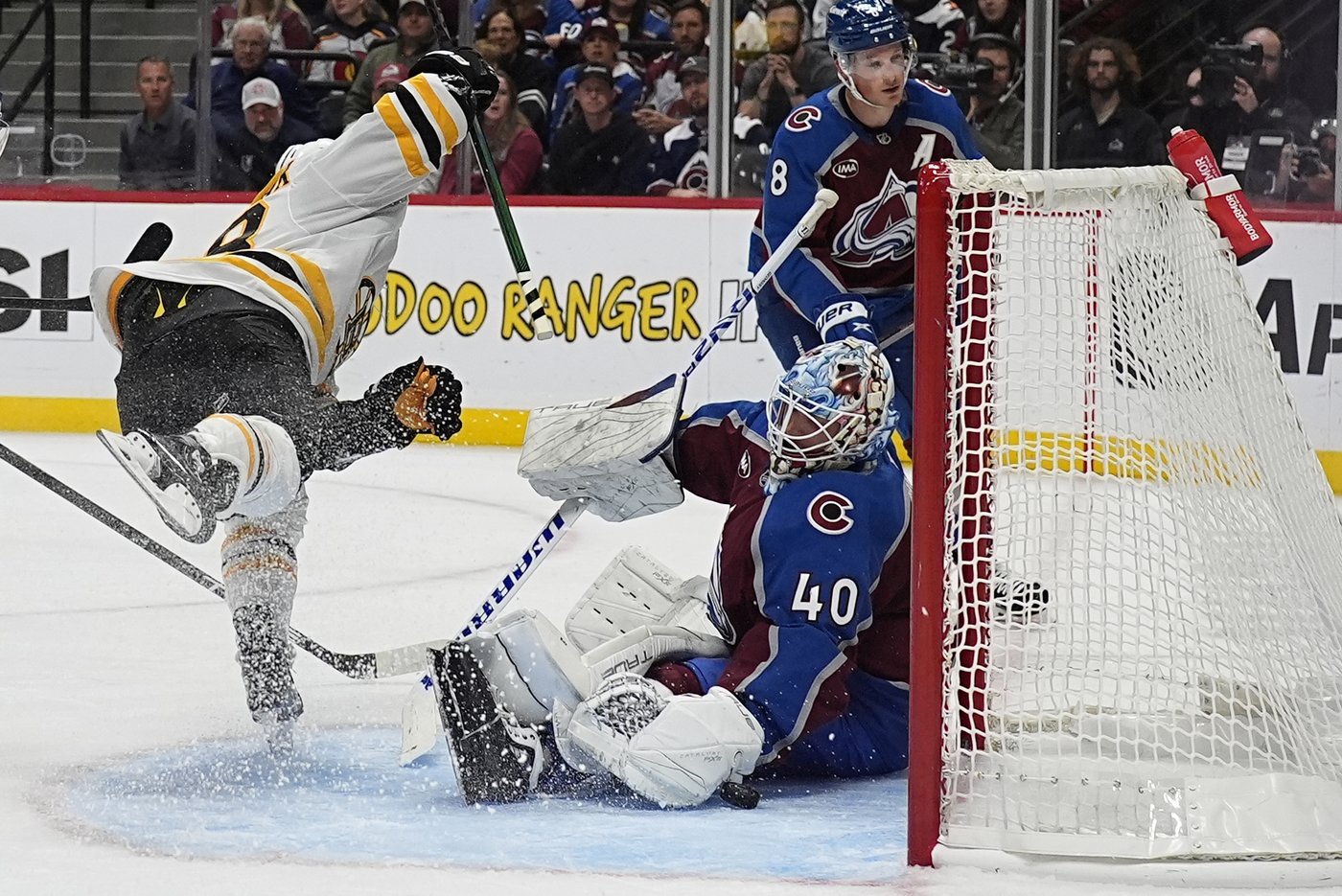 Bruins hold on for 5-3 win, Avalanche drop 4 in a row to start season for 1st time since 1998-99 | iNFOnews.ca