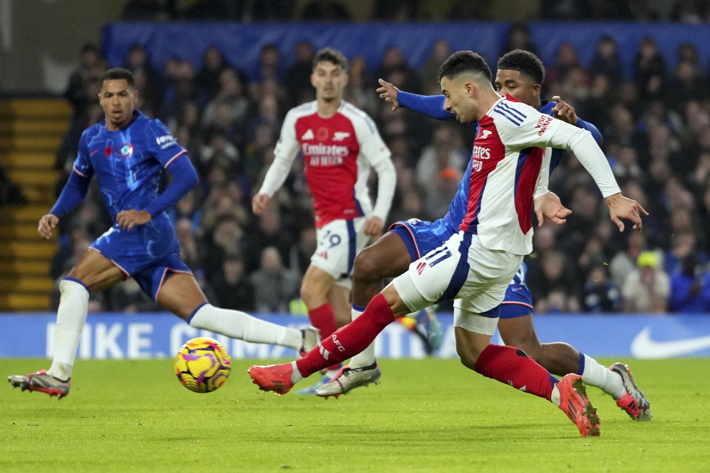 Arsenal's winless run goes on after 1-1 draw with Chelsea and Man United beats Leicester 3-0 | iNFOnews.ca Arsenal's winless run goes on after 1-1 draw with Chelsea and Man United beats Leicester 3-0 | iNFOnews.ca