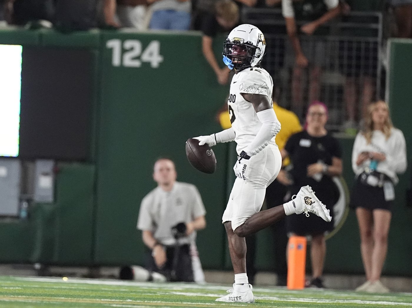 Colorado two-way star Travis Hunter hopes to play cornerback and receiver at the next level, too | iNFOnews.ca Colorado two-way star Travis Hunter hopes to play cornerback and receiver at the next level, too | iNFOnews.ca