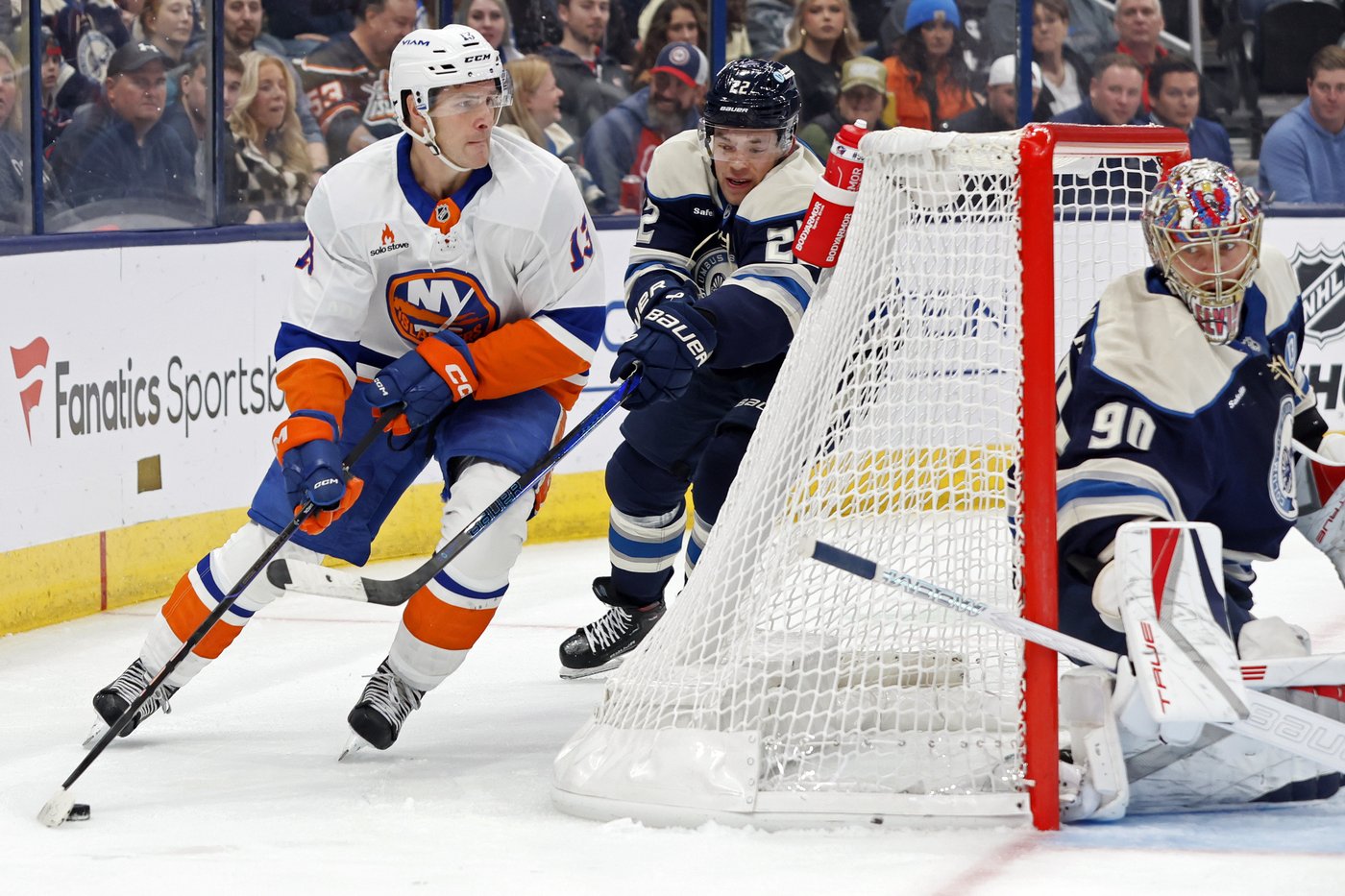 Islanders center Mat Barzal returns to Long Island to get an upper-body injury evaluated | iNFOnews.ca