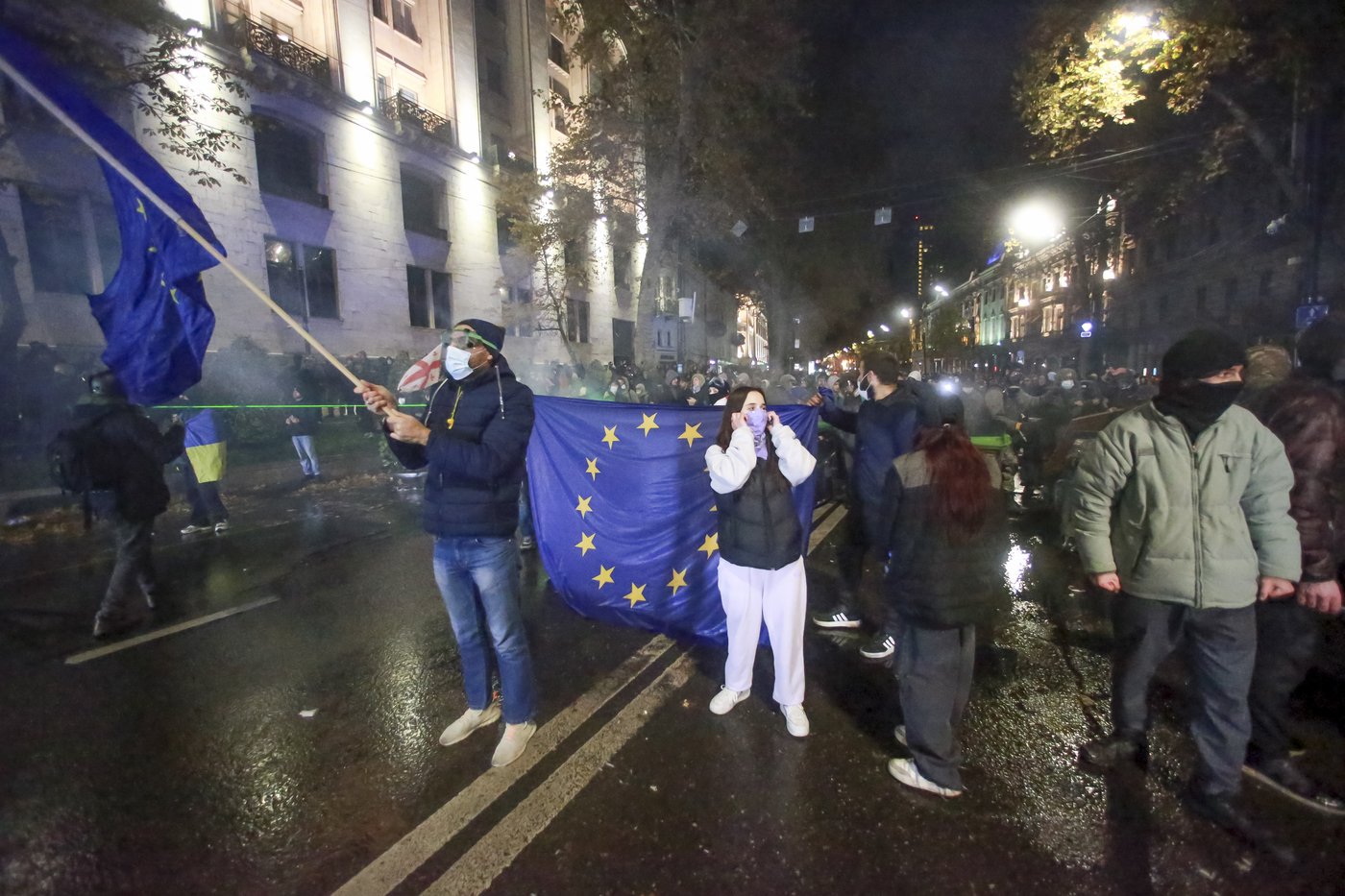 Georgian protesters and police clash after prime minister suspends talks on joining the EU | iNFOnews.ca Georgian protesters and police clash after prime minister suspends talks on joining the EU | iNFOnews.ca