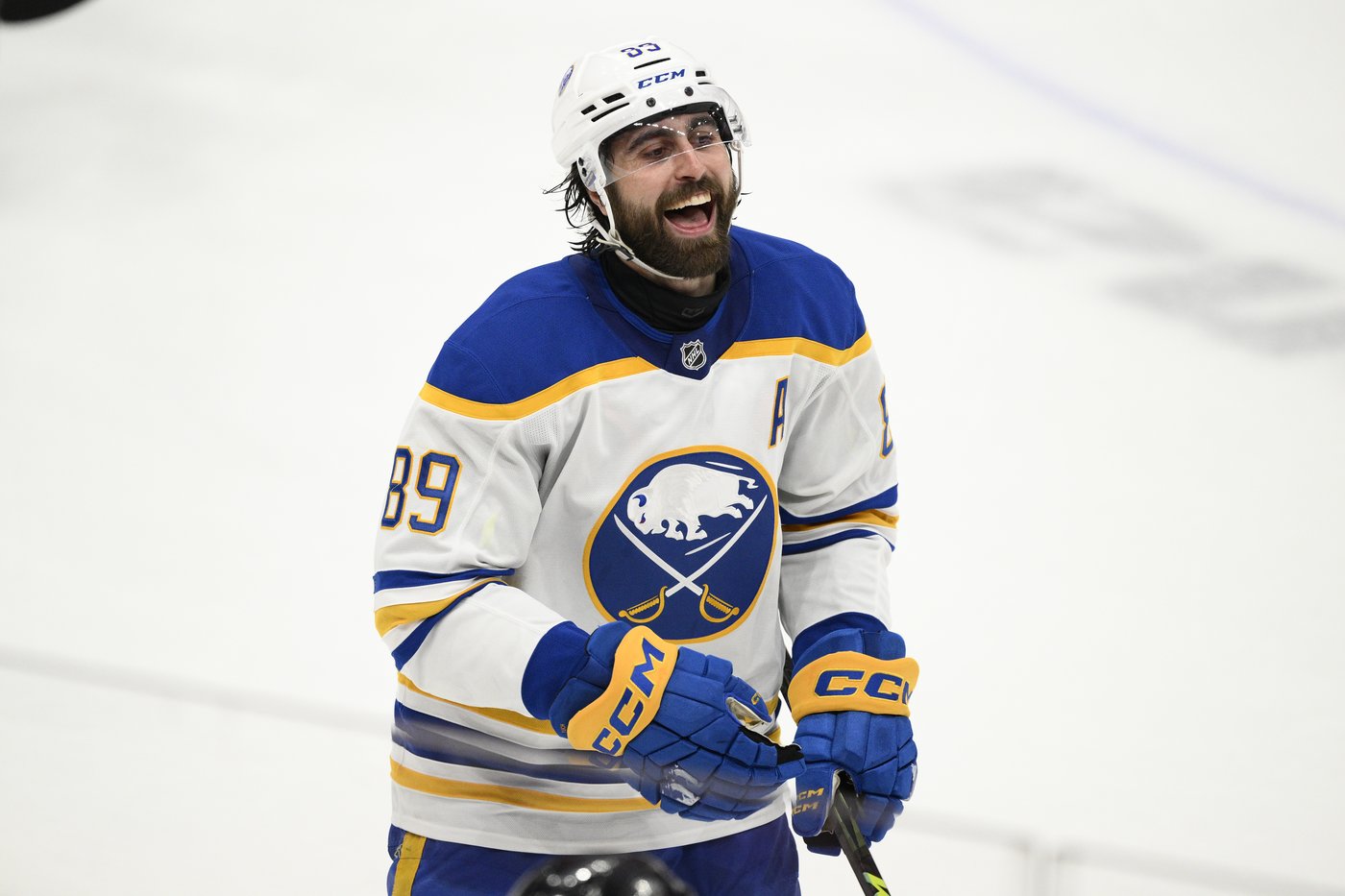 Coach Lindy Ruff earns 900th victory in Sabres' season-ending 5-4 win over Flyers | iNFOnews.ca Coach Lindy Ruff earns 900th victory in Sabres' season-ending 5-4 win over Flyers | iNFOnews.ca