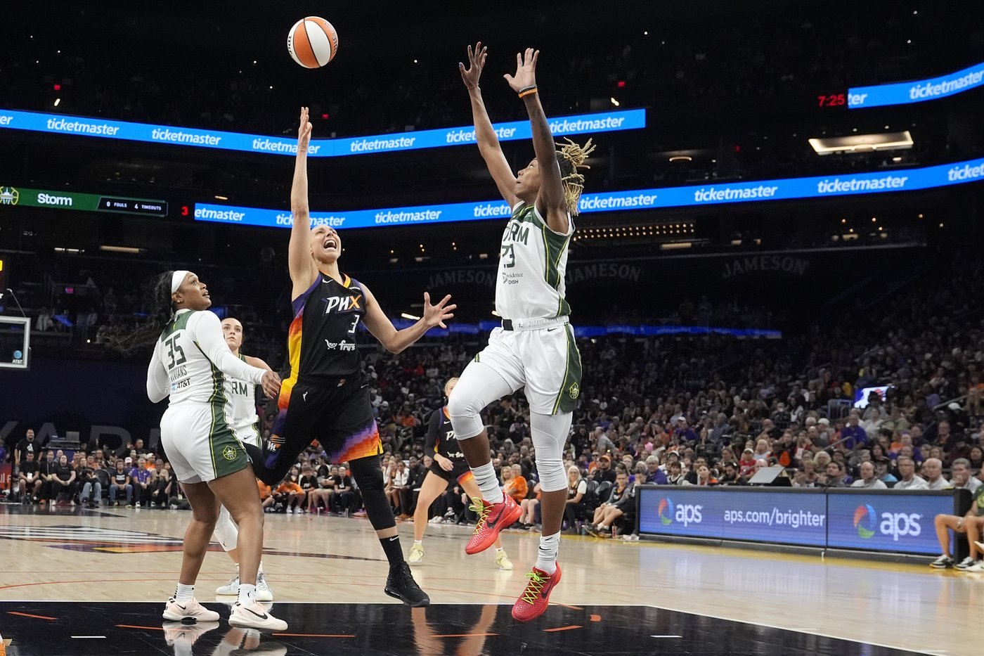 Nneka Ogwumike scores 17, Storm spoil Diana Taurasi's night with 89-70 win over Mercury | iNFOnews.ca Nneka Ogwumike scores 17, Storm spoil Diana Taurasi's night with 89-70 win over Mercury | iNFOnews.ca