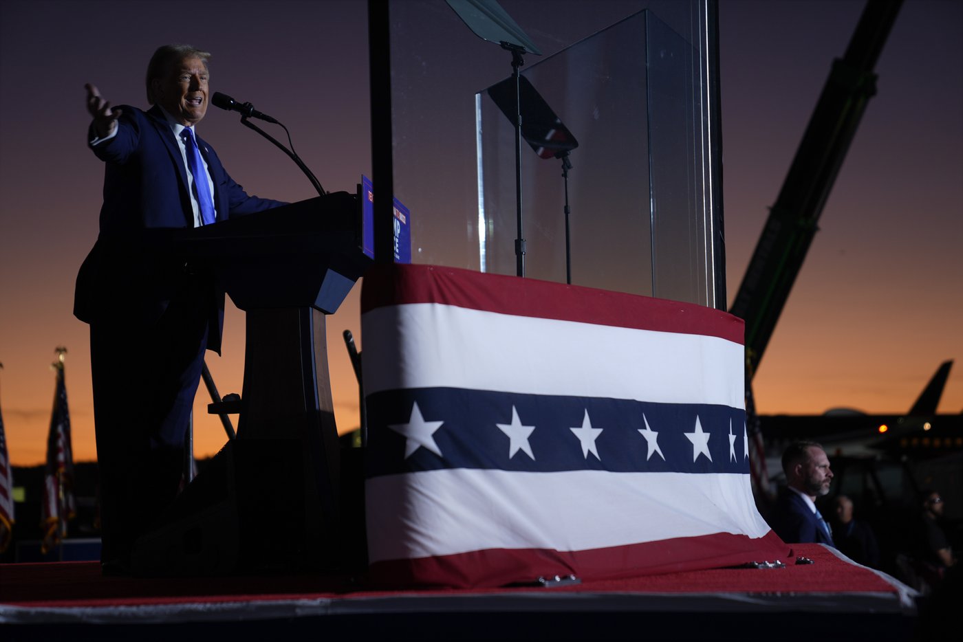 Trump kicks off a Pennsylvania rally by talking about Arnold Palmer's genitalia | iNFOnews.ca