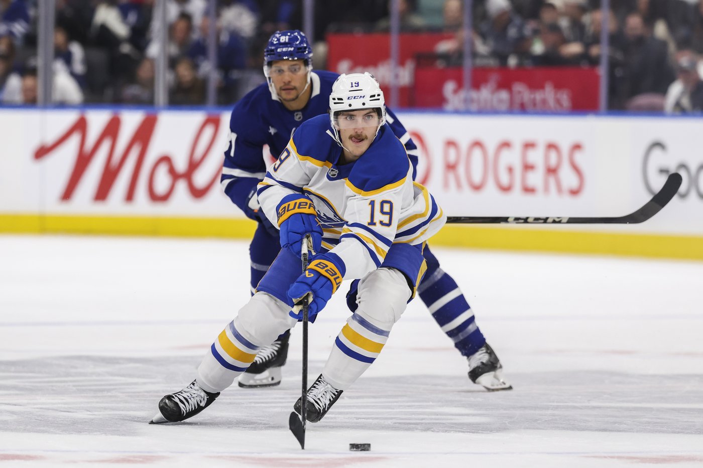 Tavares scores 499th goal, Maple Leafs top Sabres in 4-3 overtime | iNFOnews.ca