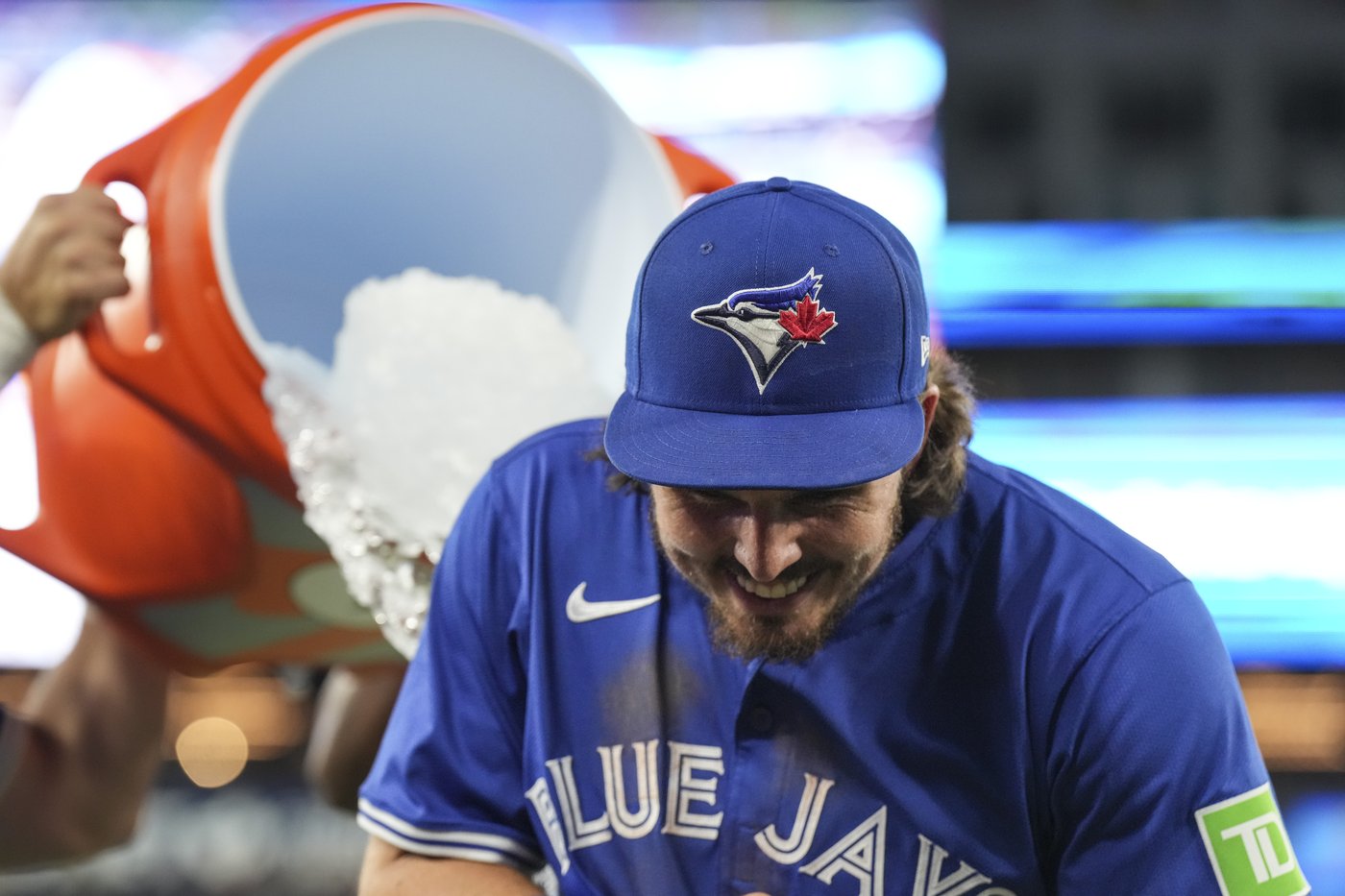 Change-Up: Bat switch helps Blue Jays score three in the eighth of 9-8 win over Twins | iNFOnews.ca