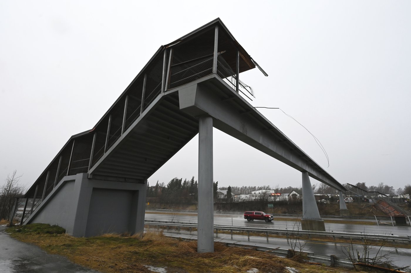 Hurricane-force winds cause widespread damage in Alaska's largest city | iNFOnews.ca Hurricane-force winds cause widespread damage in Alaska's largest city | iNFOnews.ca