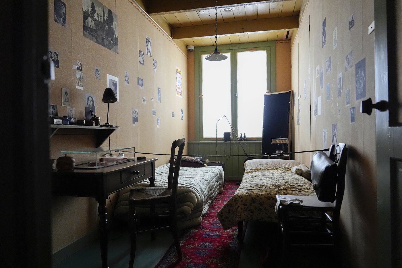 Full-scale replica of Anne Frank's hidden annex opens in NYC | iNFOnews.ca